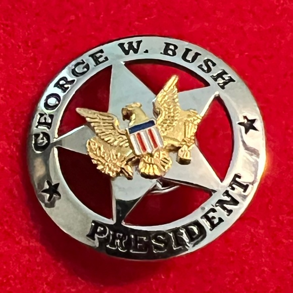 Lapel Pin - Picture 1 of 2
